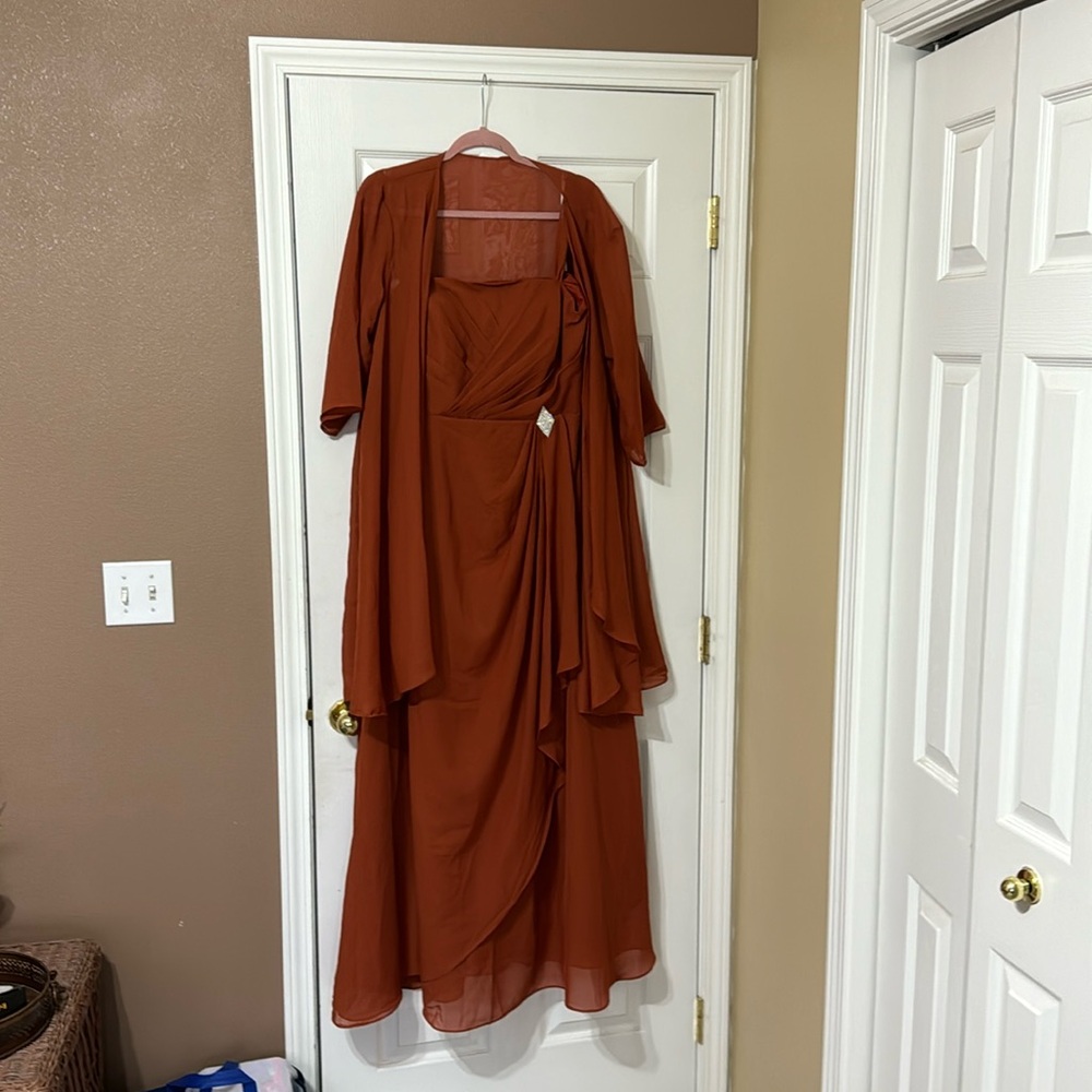 Burnt orange formal strapping gown. Brand new two pieces lace up back.